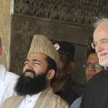 L’accueil par l’imam - À Lahore, nous sommes reçus avec tous les honneurs par Abd-ul-Khabir Azad, l’imam de la Grande Mosquée Royale, autorité des sunnites. C’était un ami de Shahbaz et me confirme son engagement pour la paix.